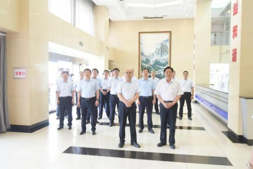 临商银行开展“进基地”“进商城”党性教育活动